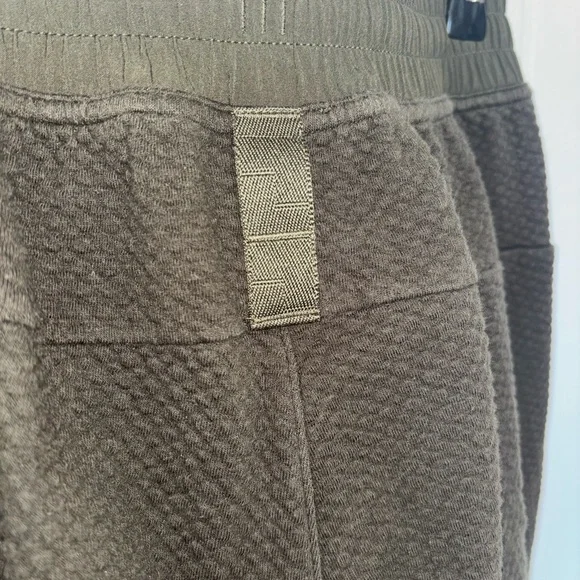 lululemon athletica AT EASE jogger SMALL DKOV